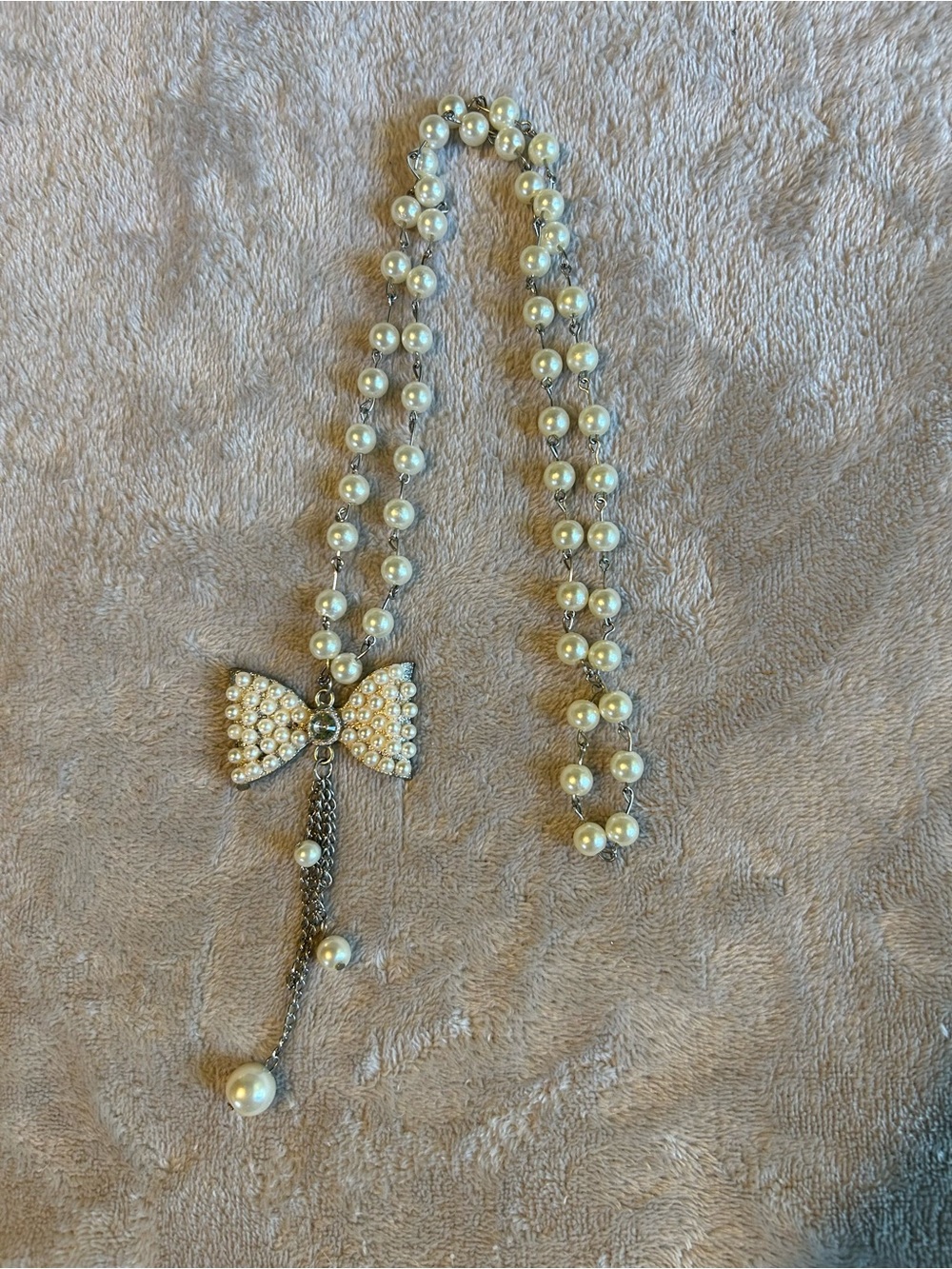 Pearl Bow Pendant Necklace - White Pearls